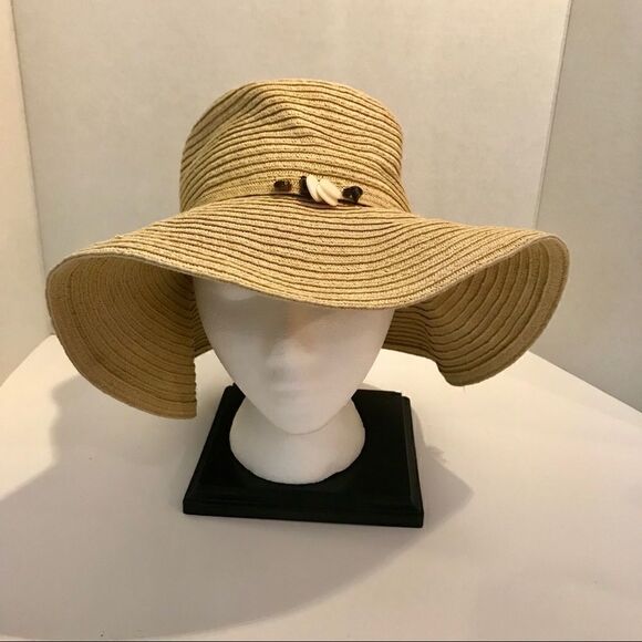 New! Tan Floppy Straw Hat With Shell Disc Design - Picture 2 of 6